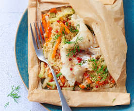 Papillote de merlu, semoule complète et légumes