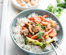 Warzywa w sosie orzechowym z ryżem (z osłoną noża miksującego 2.0)