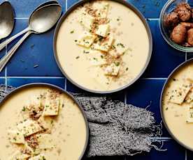 Crème de saumon, omelette à la ciboulette et marrons grillés