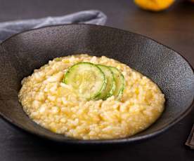 Risoto ao limone com abobrinhas no vapor