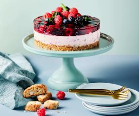 Beeren-Joghurt-Torte mit Cantuccini-Boden