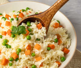 Arroz blanco con verduras