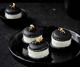 Macarons salés à la mousse de chou-fleur et au caviar