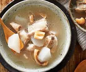 肋排干贝萝卜汤