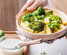 Brocoli et pommes de terre à la sauce au bleu