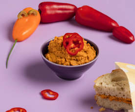 Orangeroter Aivar-Hummus