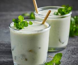 Lassi de hierbabuena y cardamomo