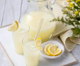 Zitronenlimonade zuckerreduziert