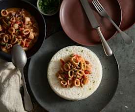 Guisado de lulas e feijão com arroz