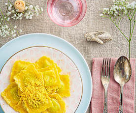 Ravioli di ricotta e asparagi con riccioli di tuorlo (senza glutine)