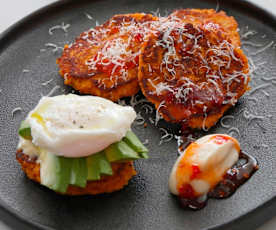 Kumara fritters with sour cream and chilli sauce