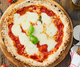 Pizza Margherita e basilico