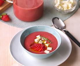 Gazpacho de fresas con queso feta