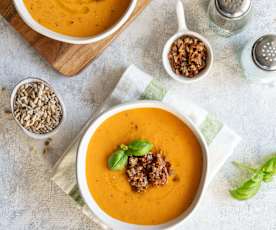 Zupa krem z papryki i suszonych pomidorów z gremolatą