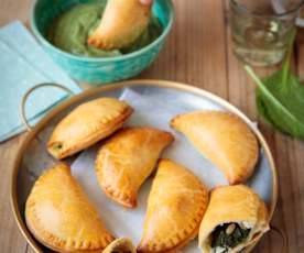 Chaussons aux épinards, dip vert