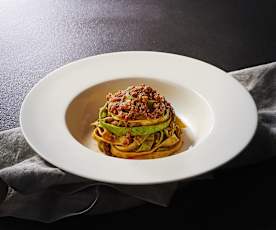 Tagliatelle paglia e fieno con ragù alla bolognese