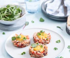 Tatar ze śledzia z kolendrą i mango