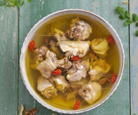 枸杞田七煲鸡汤