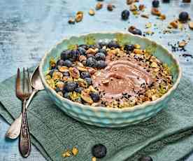 Acai smoothie bowl s banánem a mangem