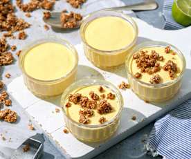 Mango-Mousse mit Sesam-Cashew-Krokant