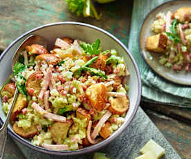 Wurstsalat mit Laugencroutons