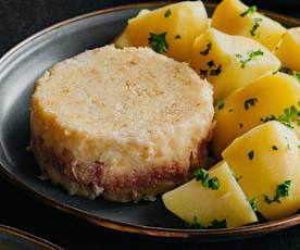 Smažený sýr bez smažení s bramborami