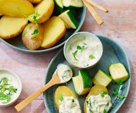 Pommes de terre et courgettes, sauce aux herbes