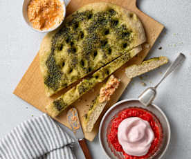 Vollwert-Focaccia mit Tomaten-Feta-Dip und Erdbeertraum