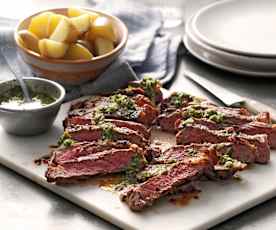 Sirloin Steak mit Heurigen und Chimichurri