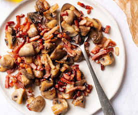 Beicon y champiñones dorados