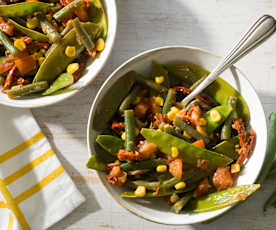 Tirabeques y judías verdes con aliño de anchoa y tomate