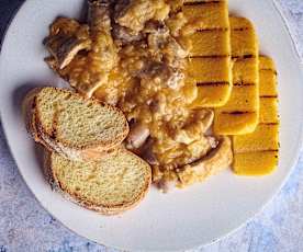 Lonza, salsicce e cipolle