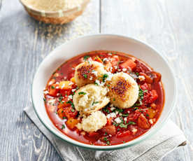 Gemüsegulasch mit gefüllten Couscousbällchen
