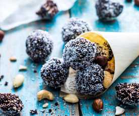 Μπάλες ενέργειας με καρύδια Βραζιλίας και σύκα