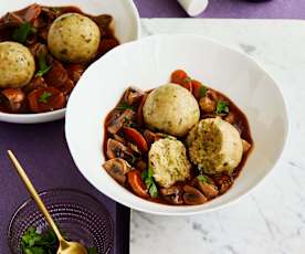 Veganes Pilzgulasch mit Semmelknödeln