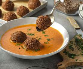 Tomaten-Kokos-Suppe mit Linsenknödeln