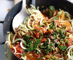 Spaghetti de courgette, sauce tomate aux légumes