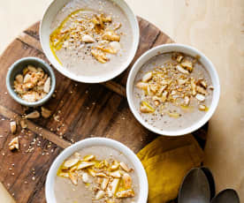 Soupe de champignons, amande et fruits secs