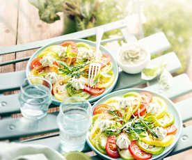 Salade de tomates, crème au basilic