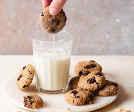 Arašídové cookies s cizrnou a čokoládou