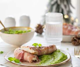 Dorsz w szynce parmeńskiej z purée z groszku