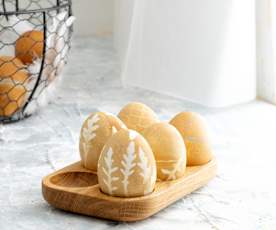 Huevos de color naranja