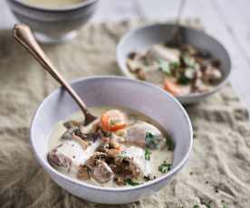 Kalkoenstoofpot met room en champignons