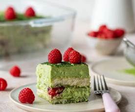 Matchamisu z malinami (tiramisu z herbatą matcha)