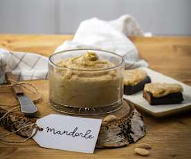 Crema di mandorle
