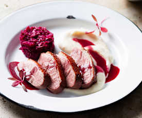 Petti d'anatra Sottovuoto con cavolo rosso e purè di sedano rapa