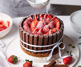 Tarta de crema de galletas caramelizadas y fresas