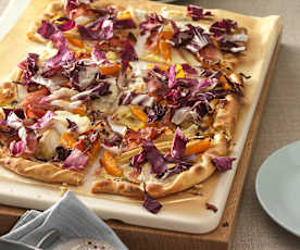 Flammkuchen mit Kürbis, Birne und Schinken