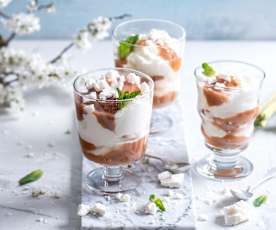 Eton Mess z rabarbarem