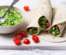 Wraps con guisantes, feta y cherrys